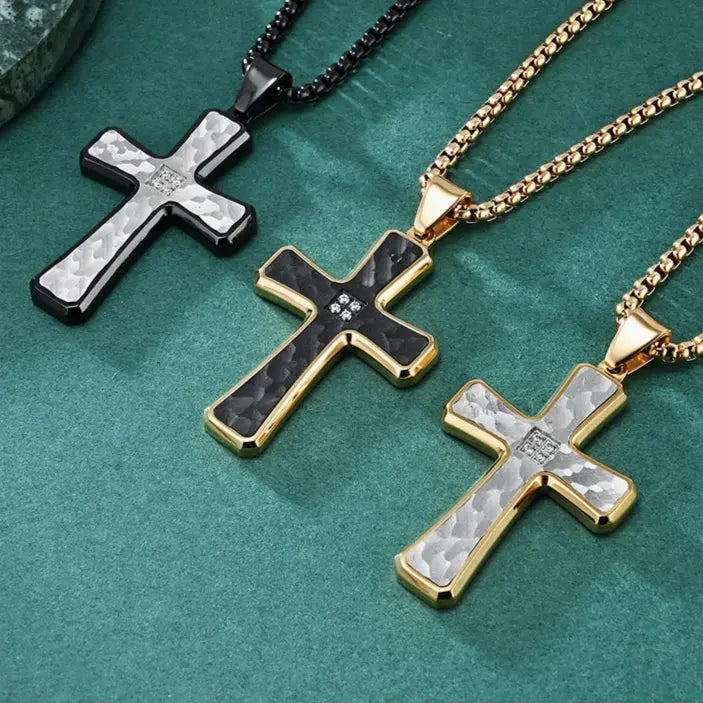Argyle Cross Necklace in Noir