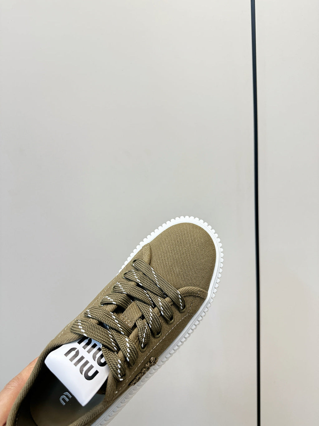 M-Sneakers