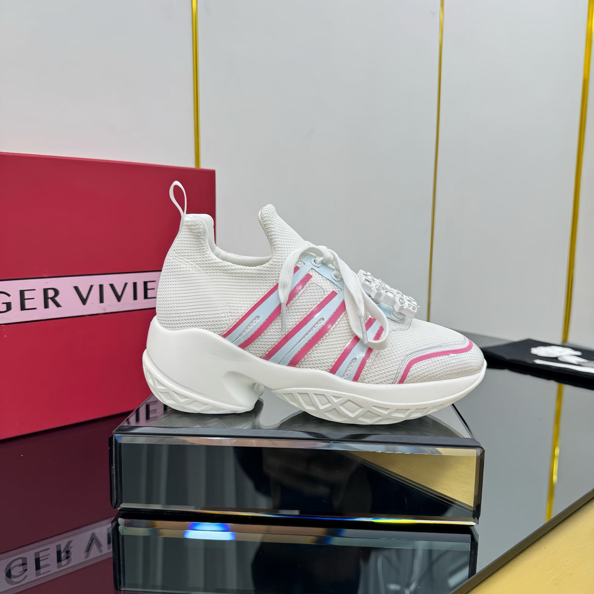 R-Sneakers