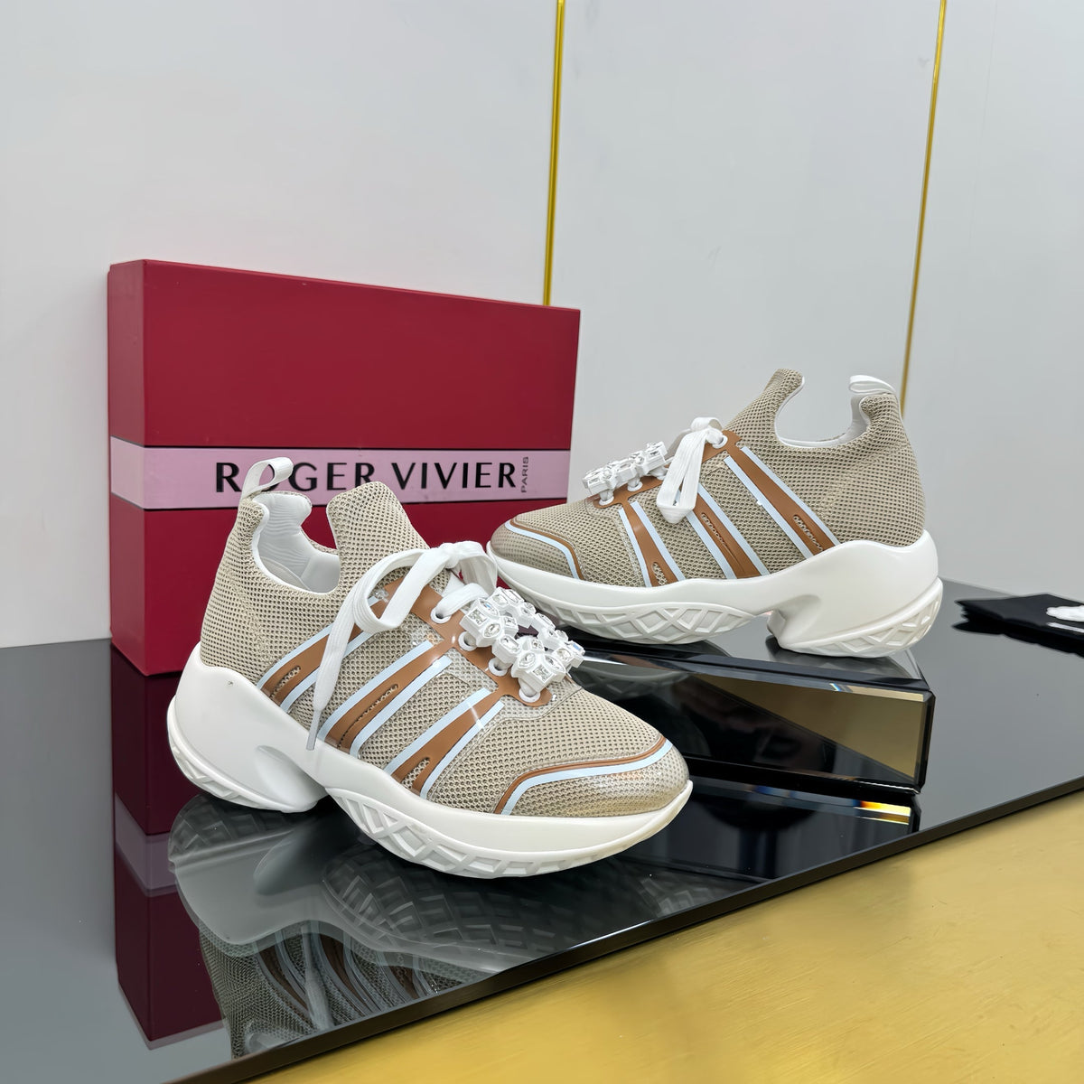 R-Sneakers