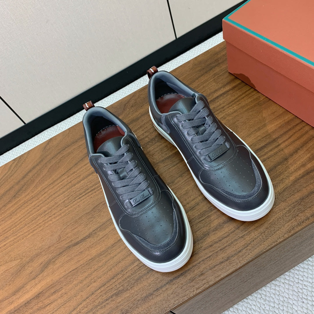 L-Sneakers
