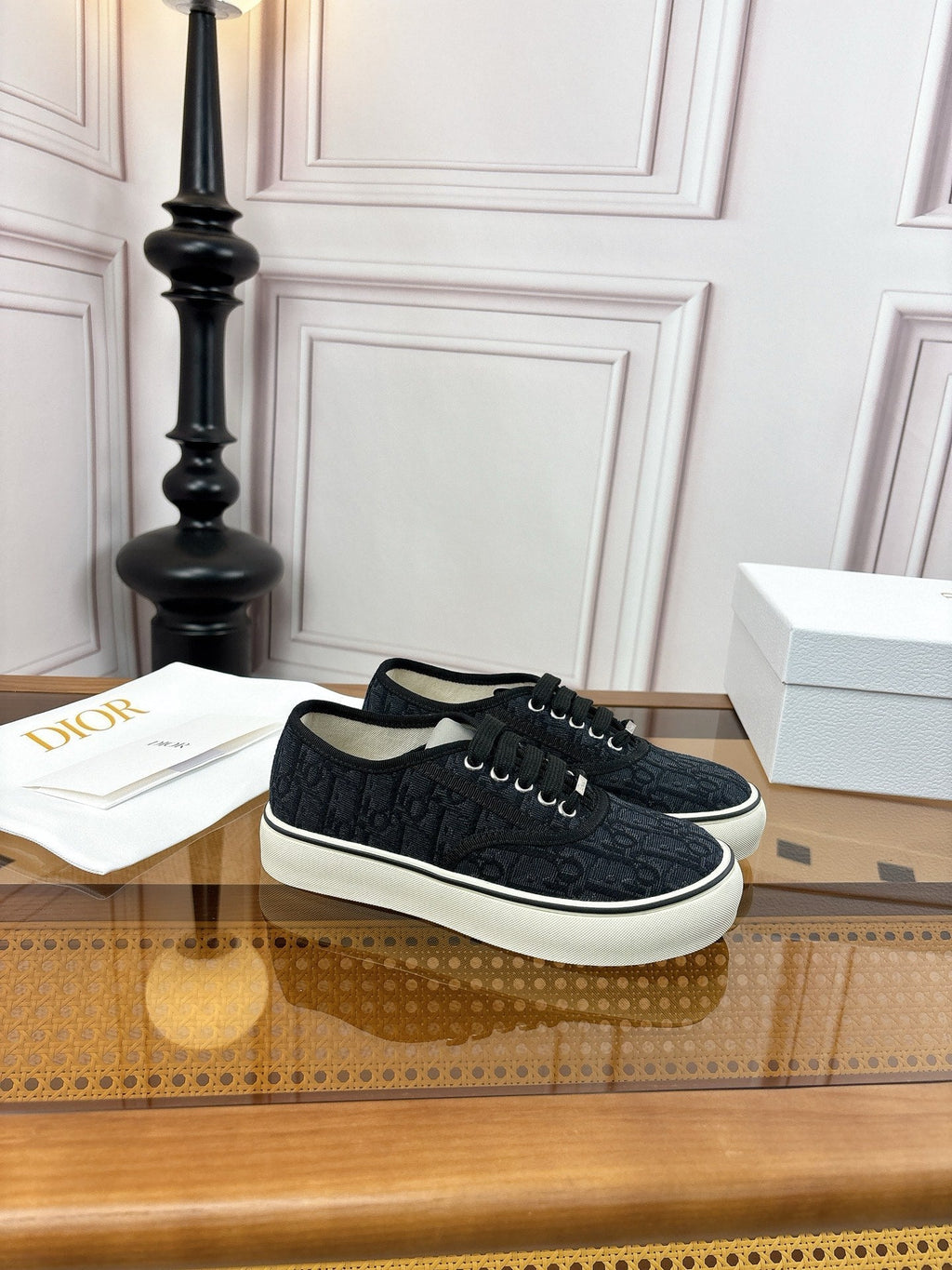 D-Sneakers