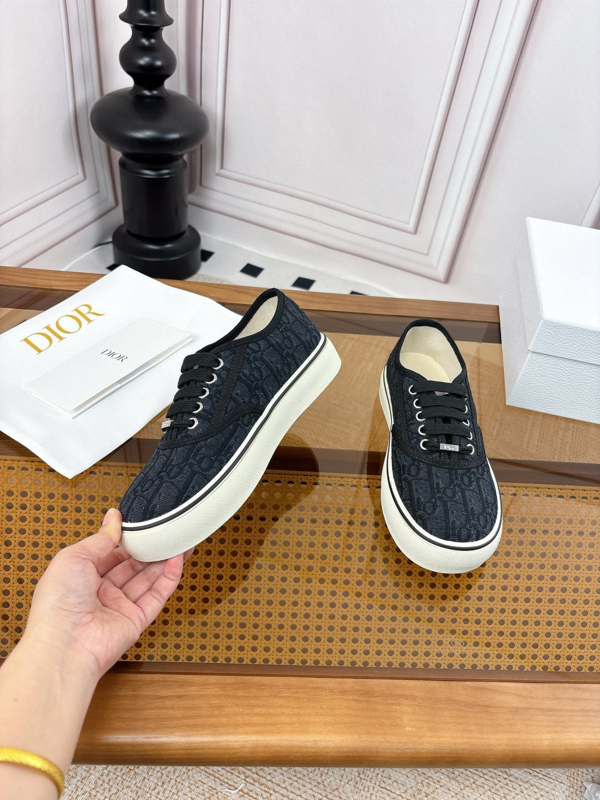 D-Sneakers
