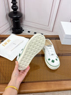 D-Sneakers