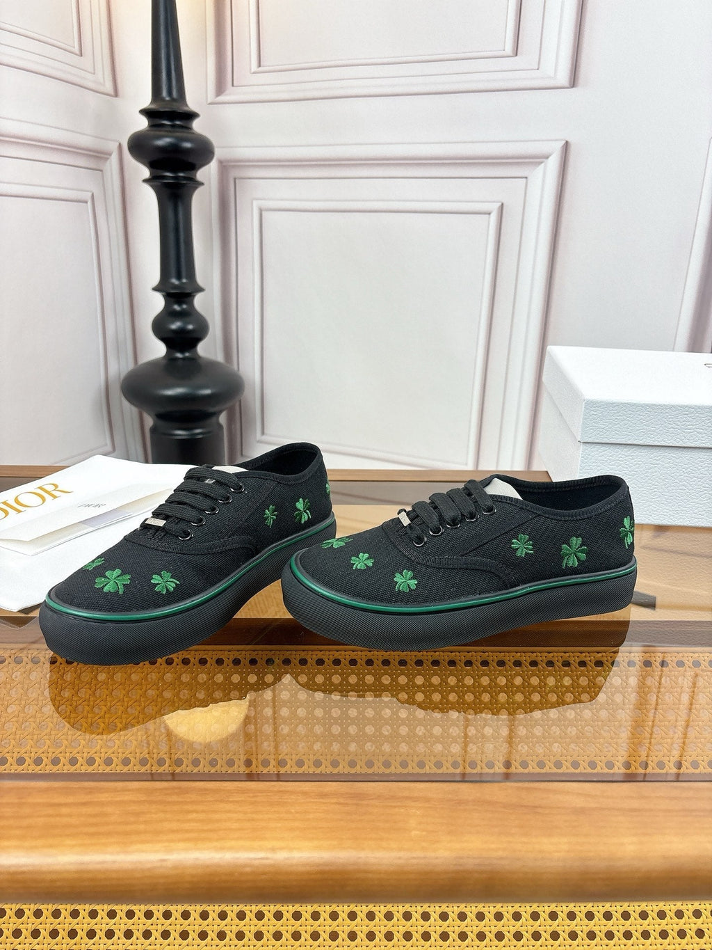 D-Sneakers