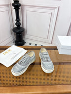 D-Sneakers