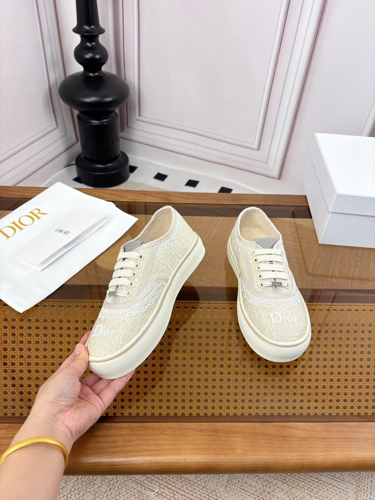 D-Sneakers