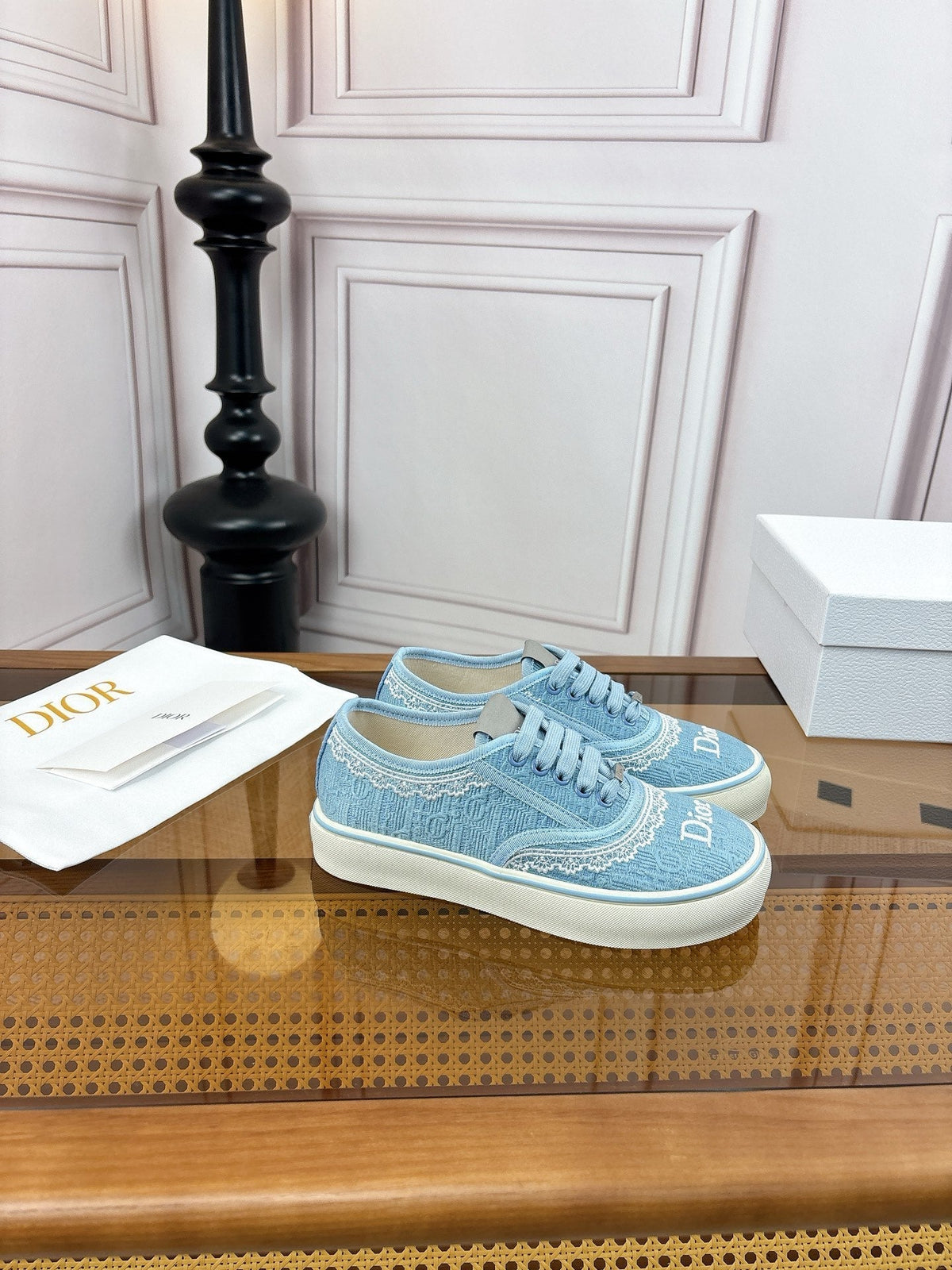 D-Sneakers