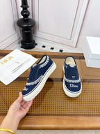 D-Sneakers