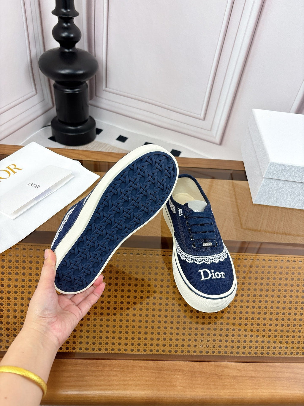 D-Sneakers
