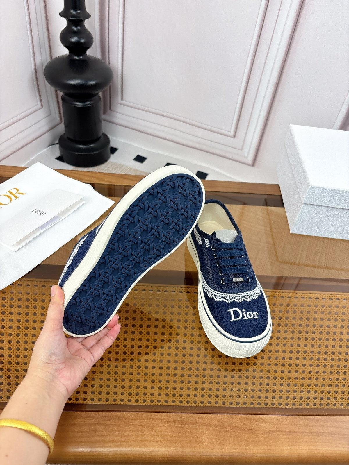 D-Sneakers