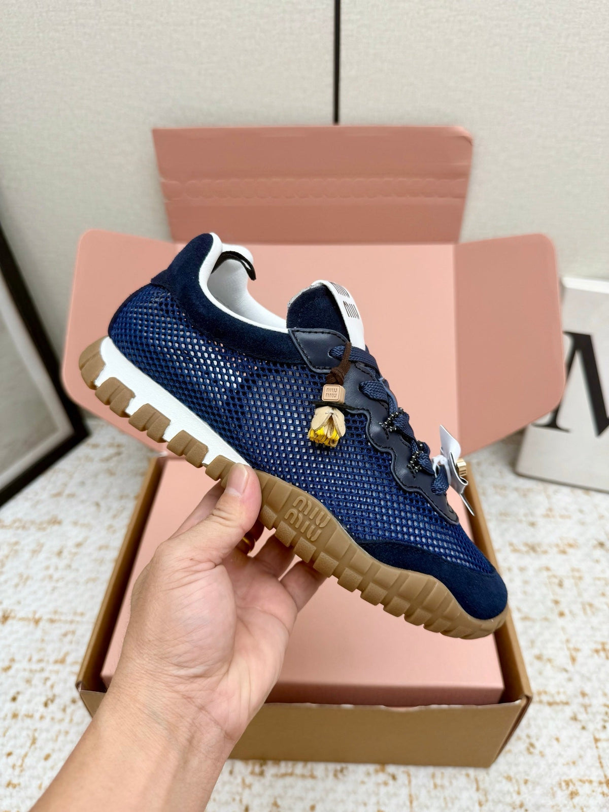 M-Sneakers