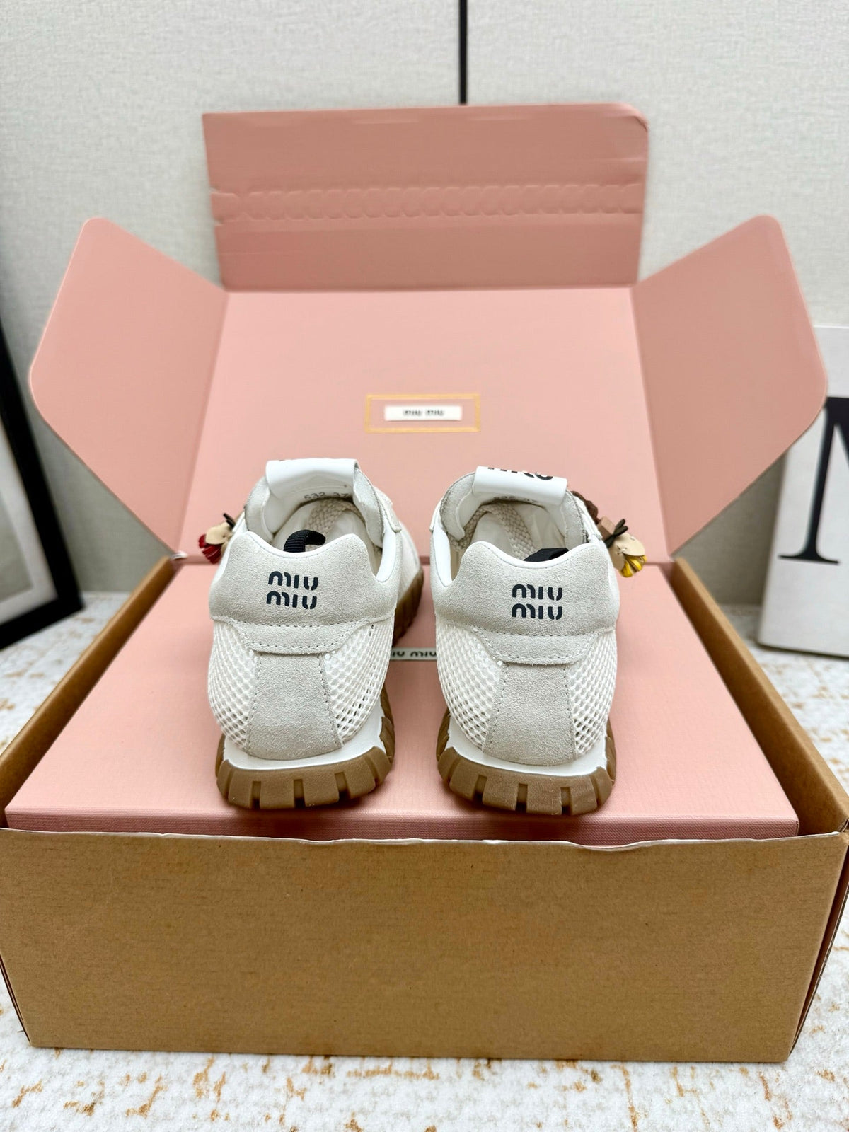M-Sneakers