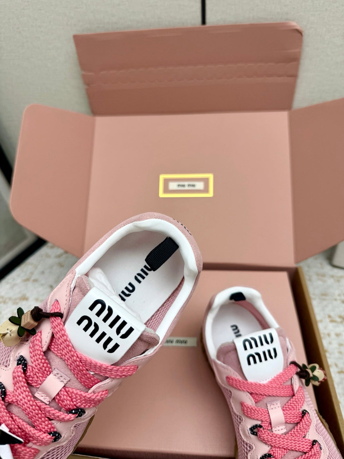 M-Sneakers