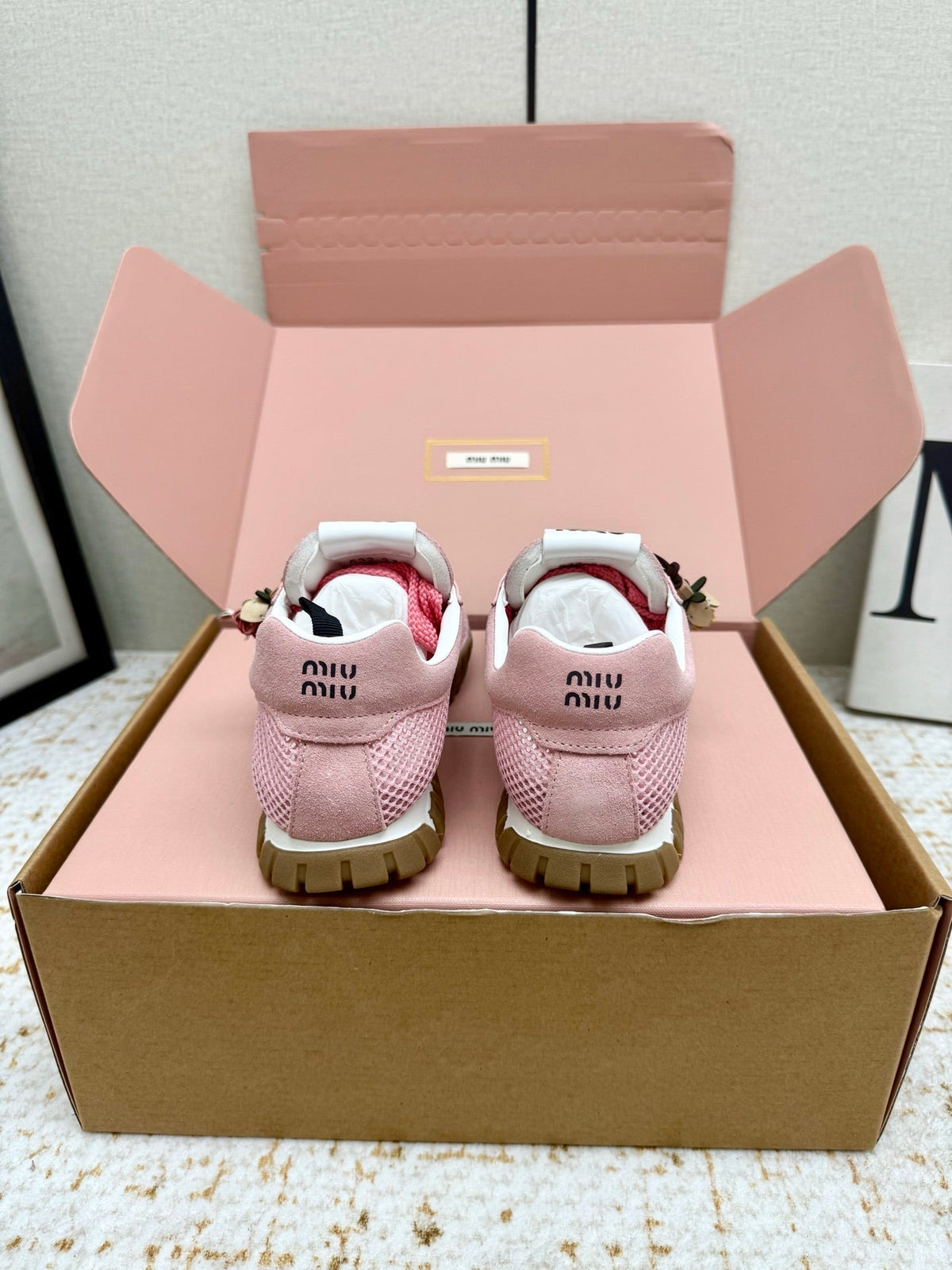 M-Sneakers