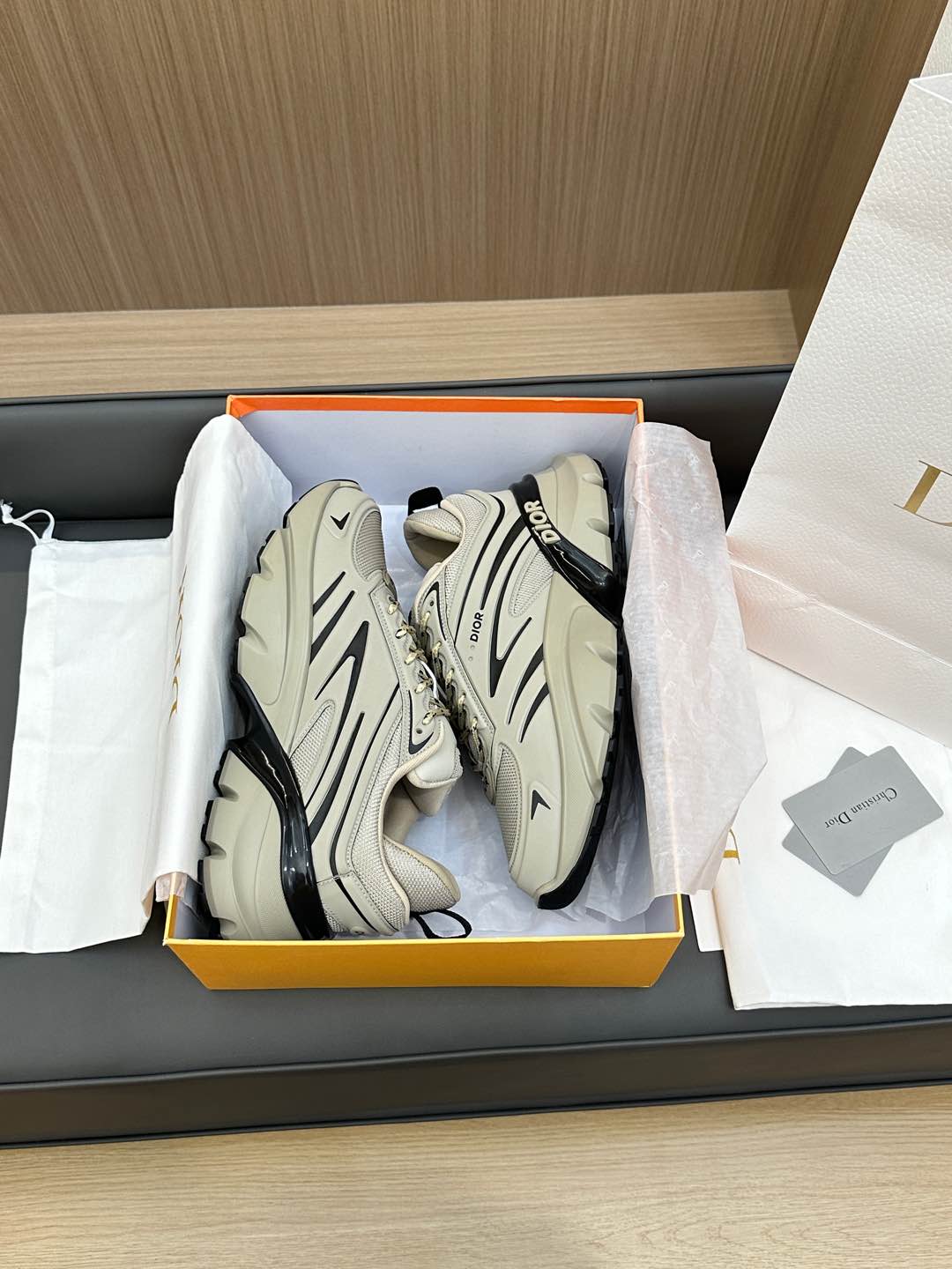 D-Sneakers
