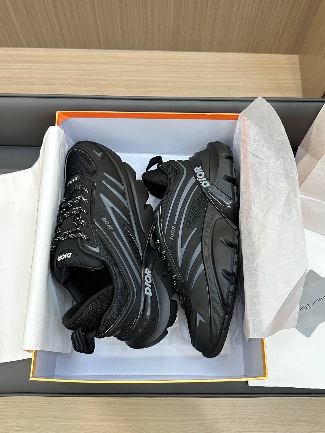 D-Sneakers