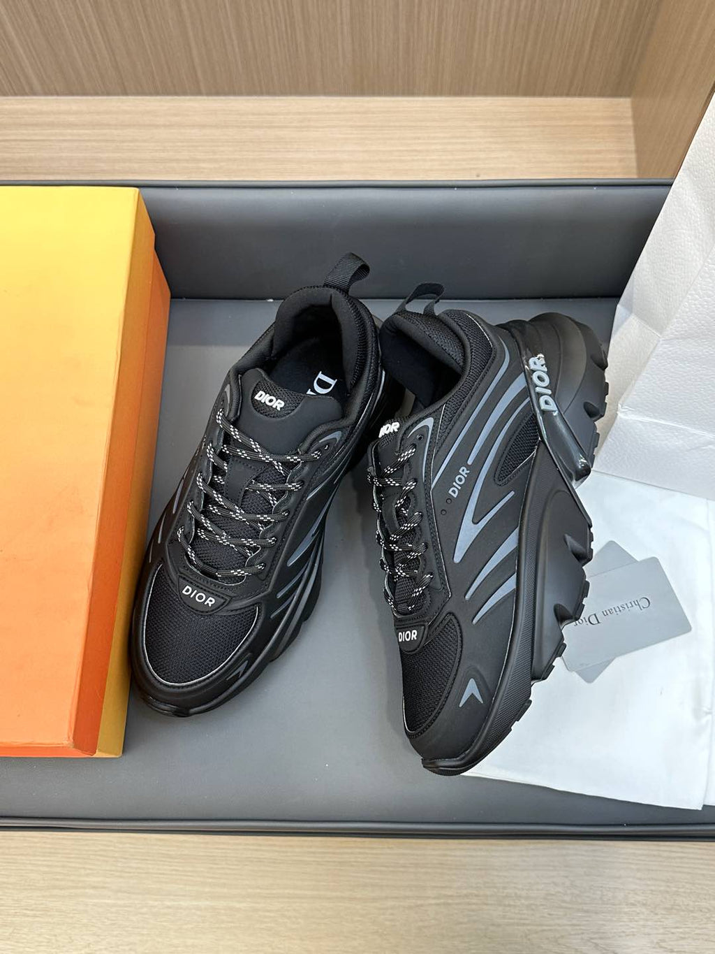 D-Sneakers