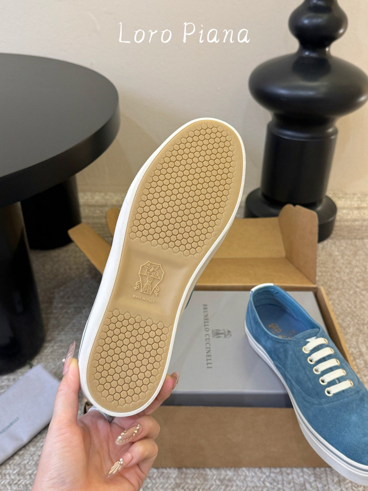 L-Sneakers