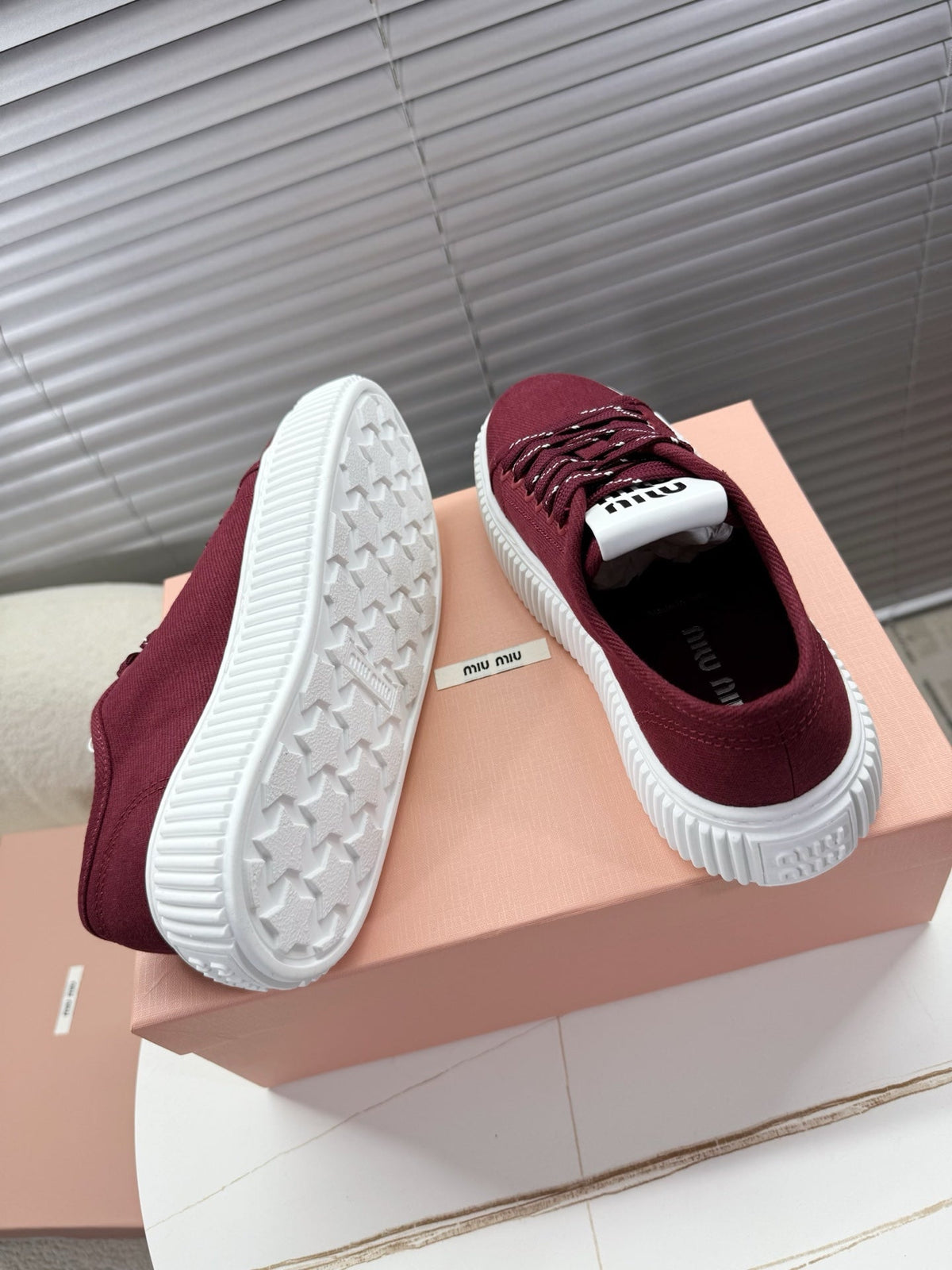 M-Sneakers