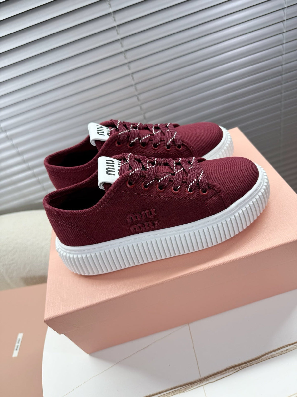 M-Sneakers