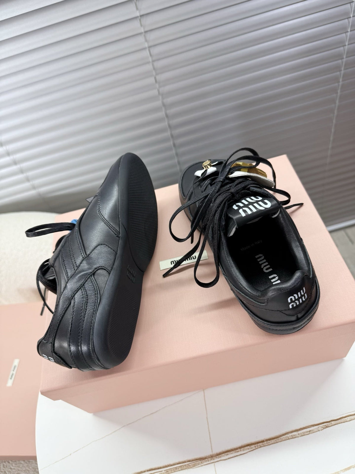 M-Sneakers