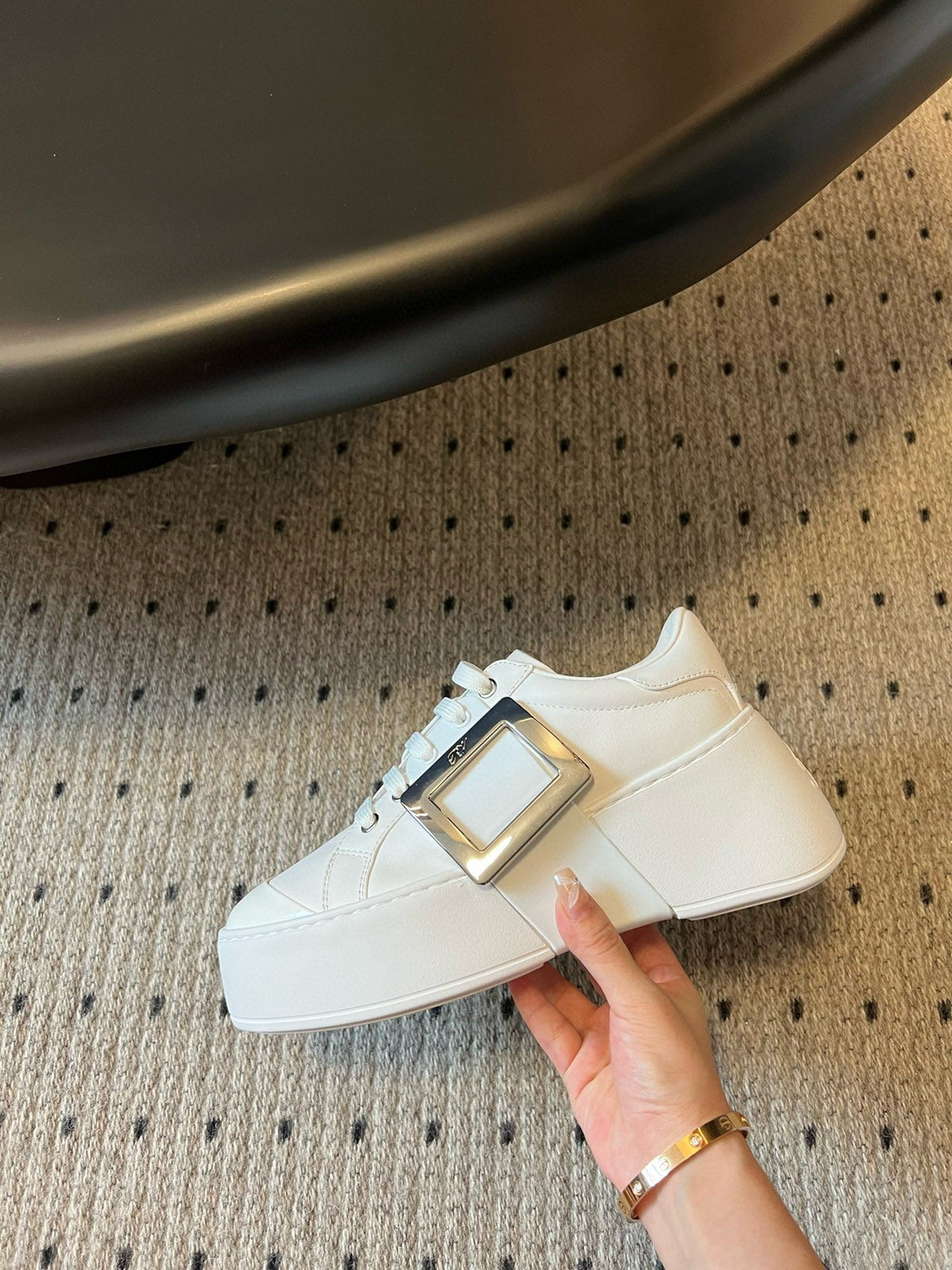 R-Sneakers