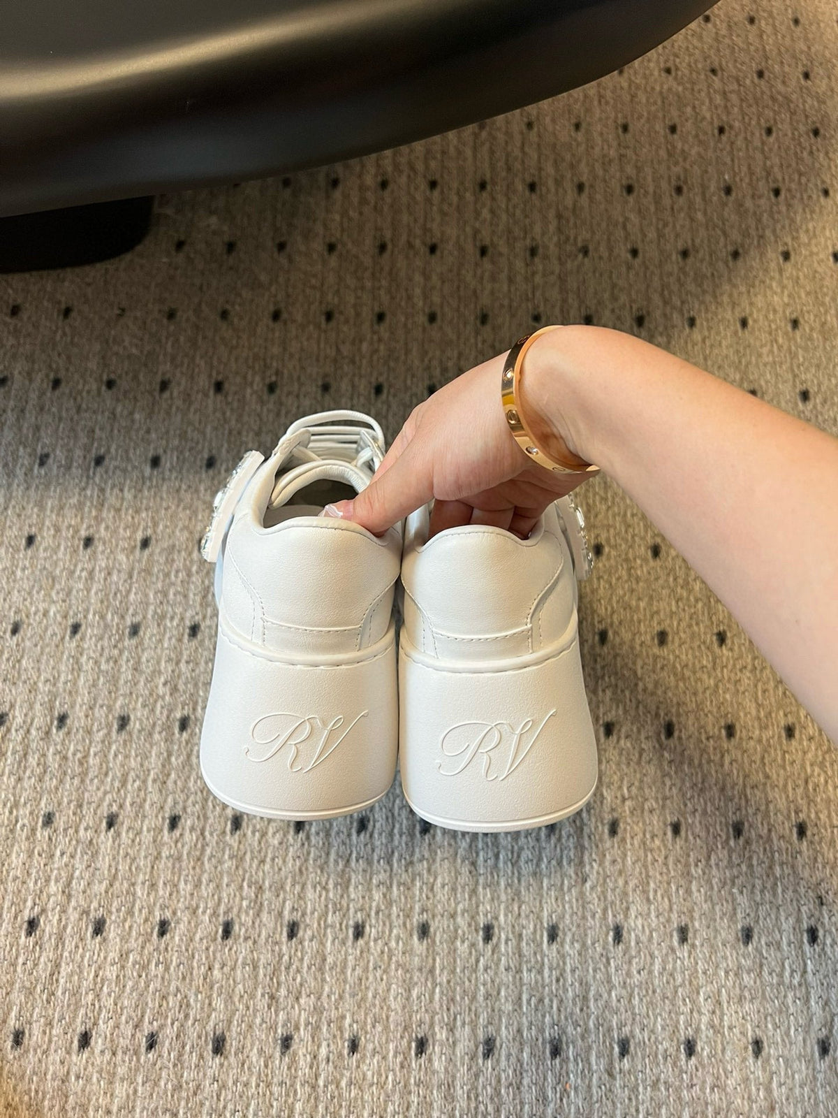 R-Sneakers