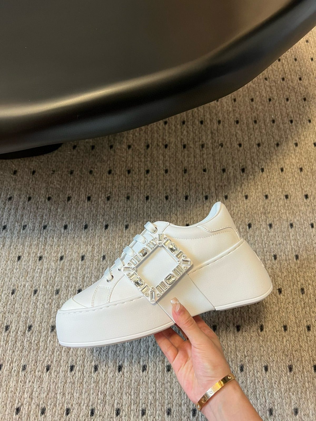 R-Sneakers