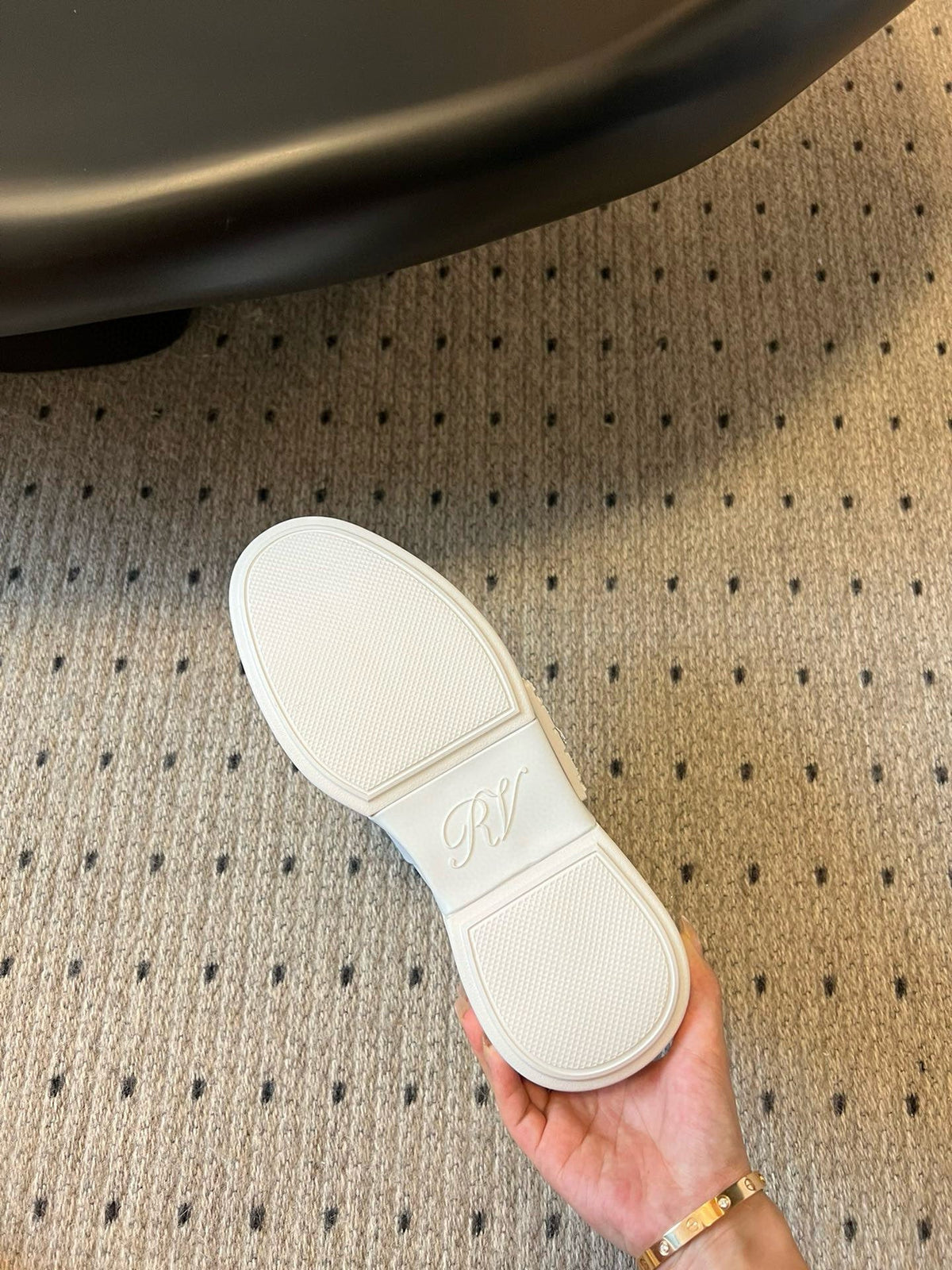 R-Sneakers