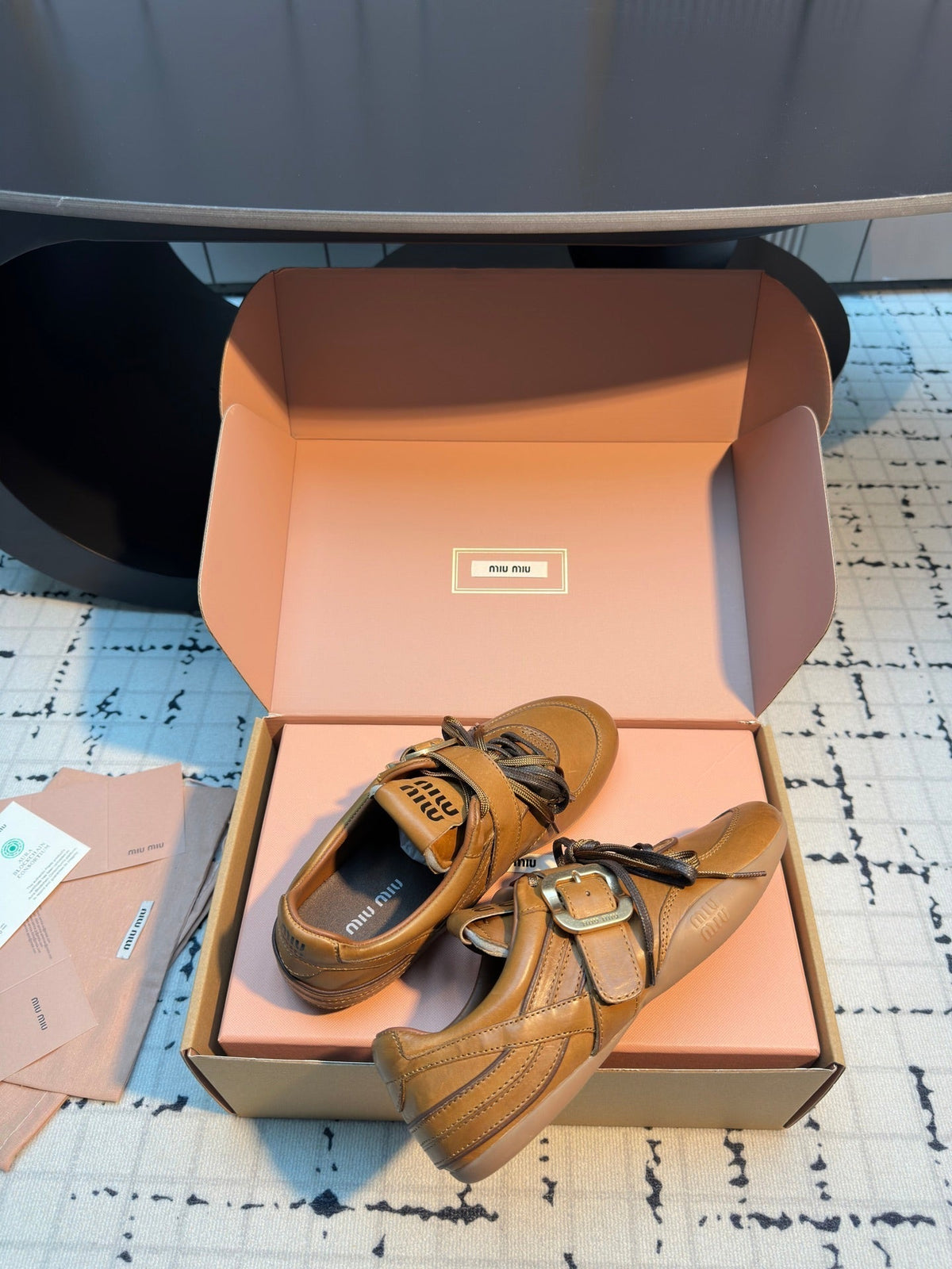 M-Sneakers