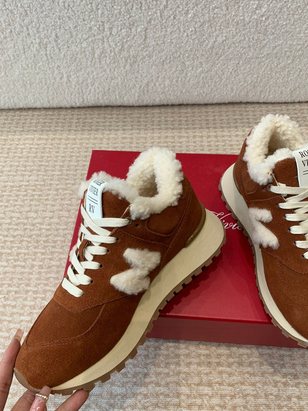 R-Sneakers