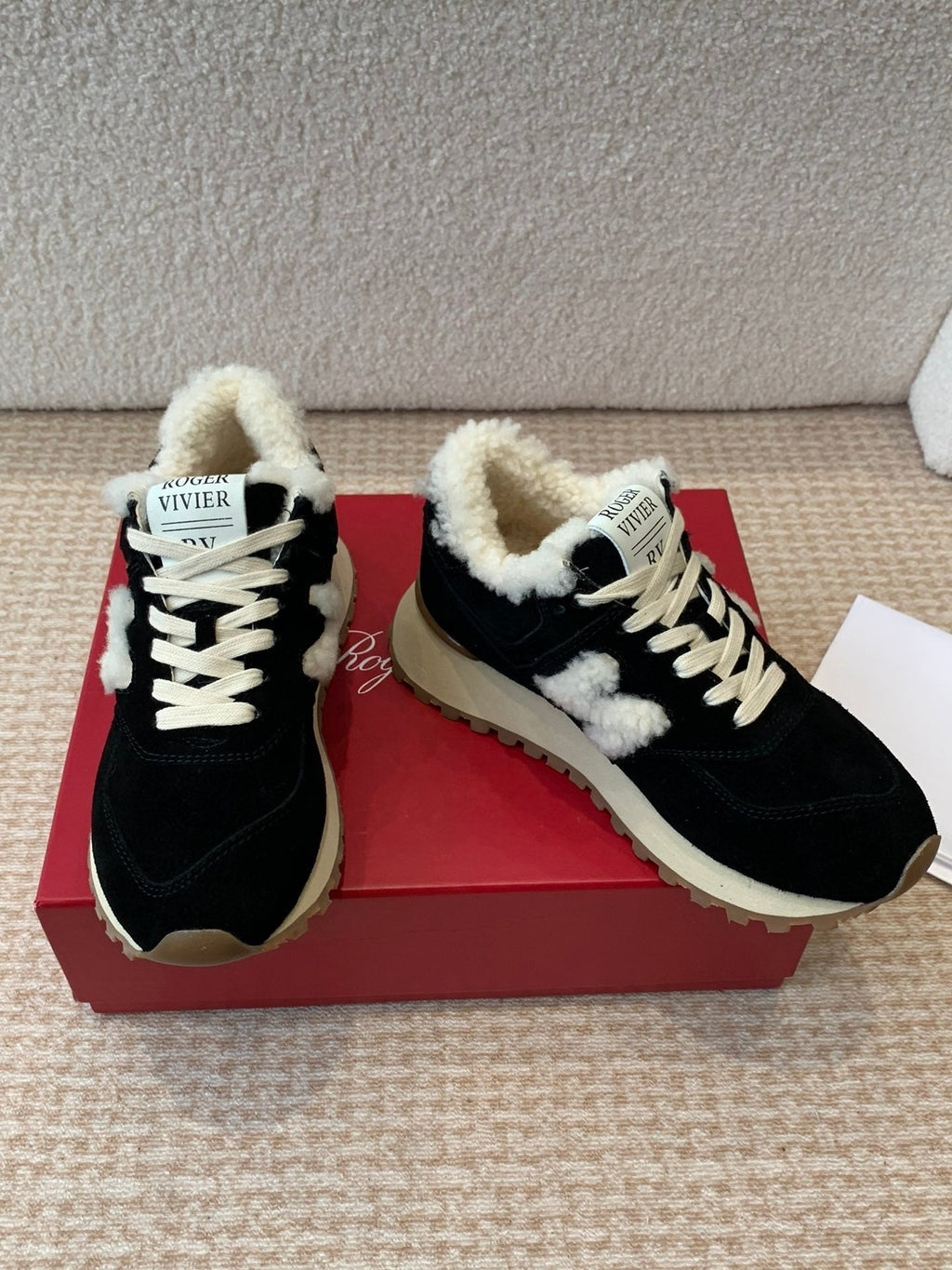 R-Sneakers
