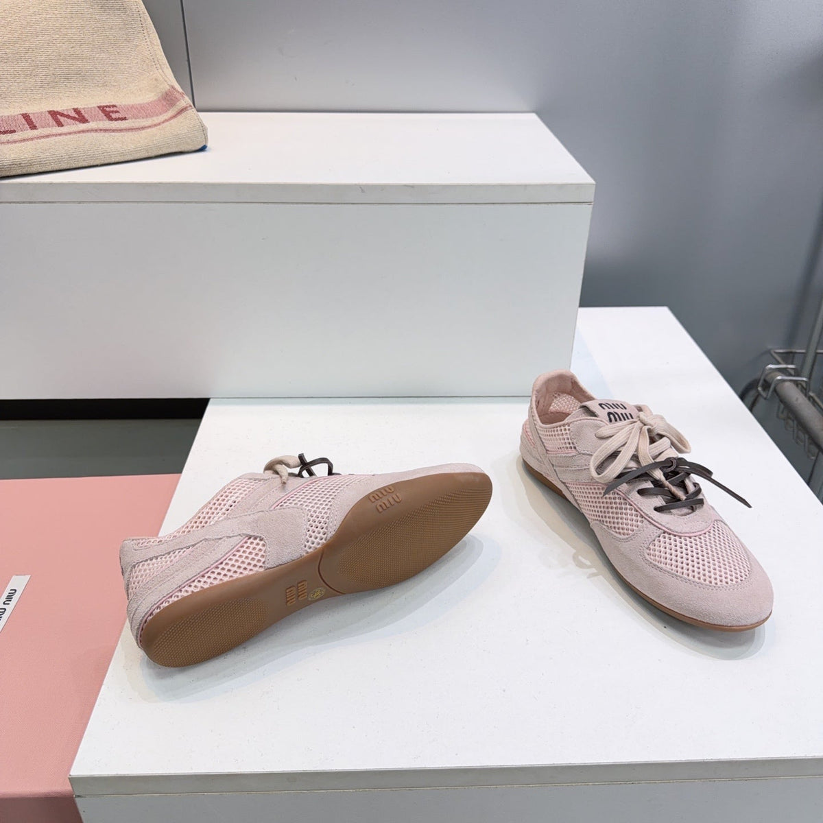M-Sneakers