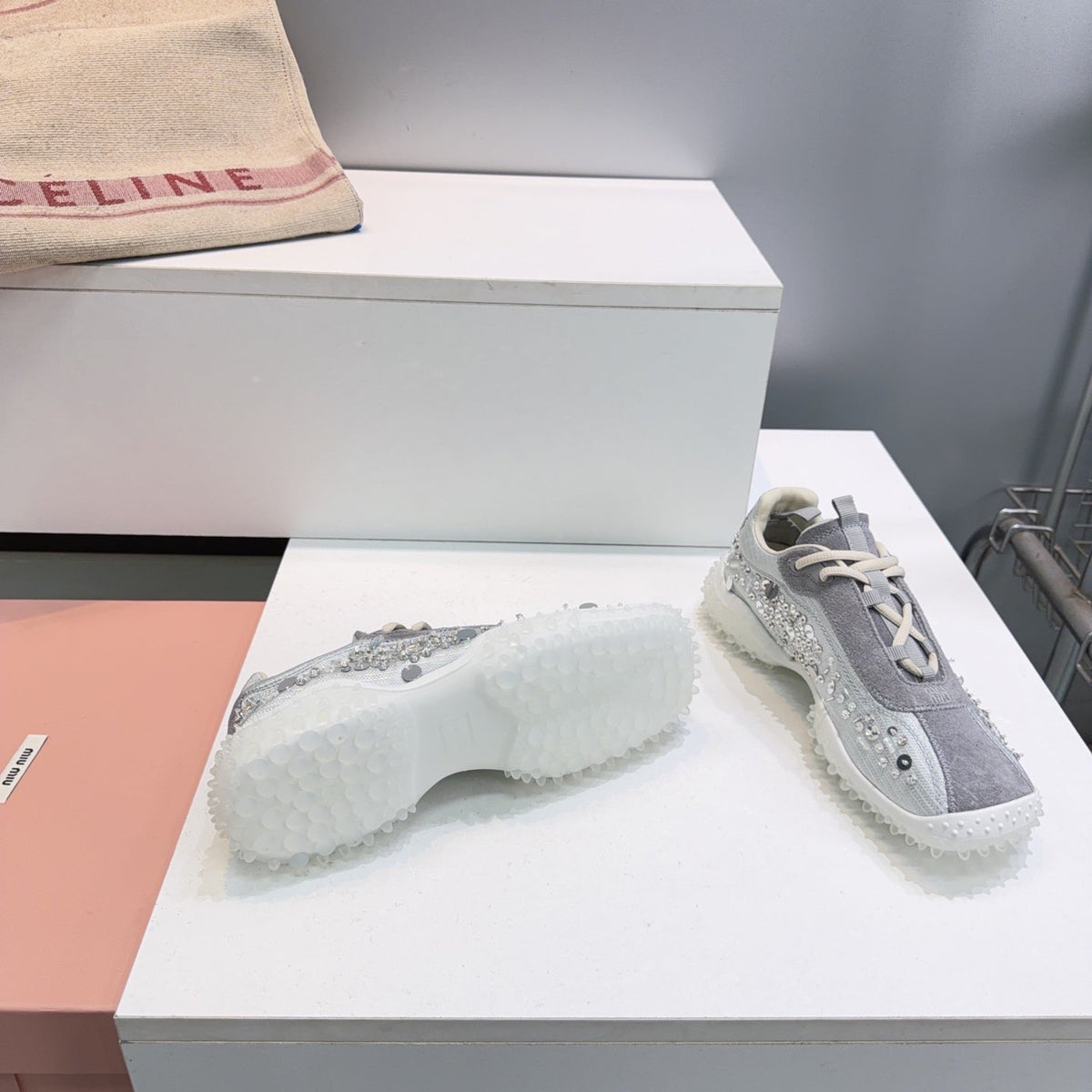 M-Sneakers