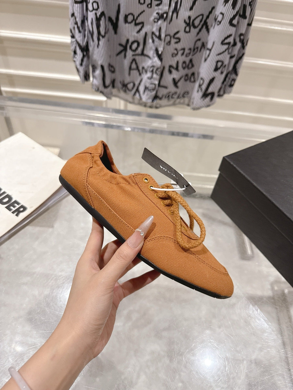 P-Sneakers
