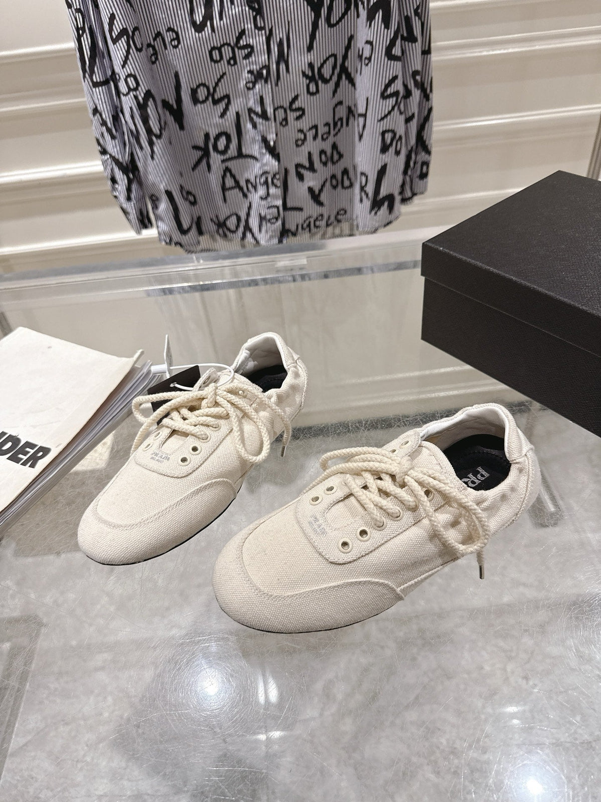 P-Sneakers