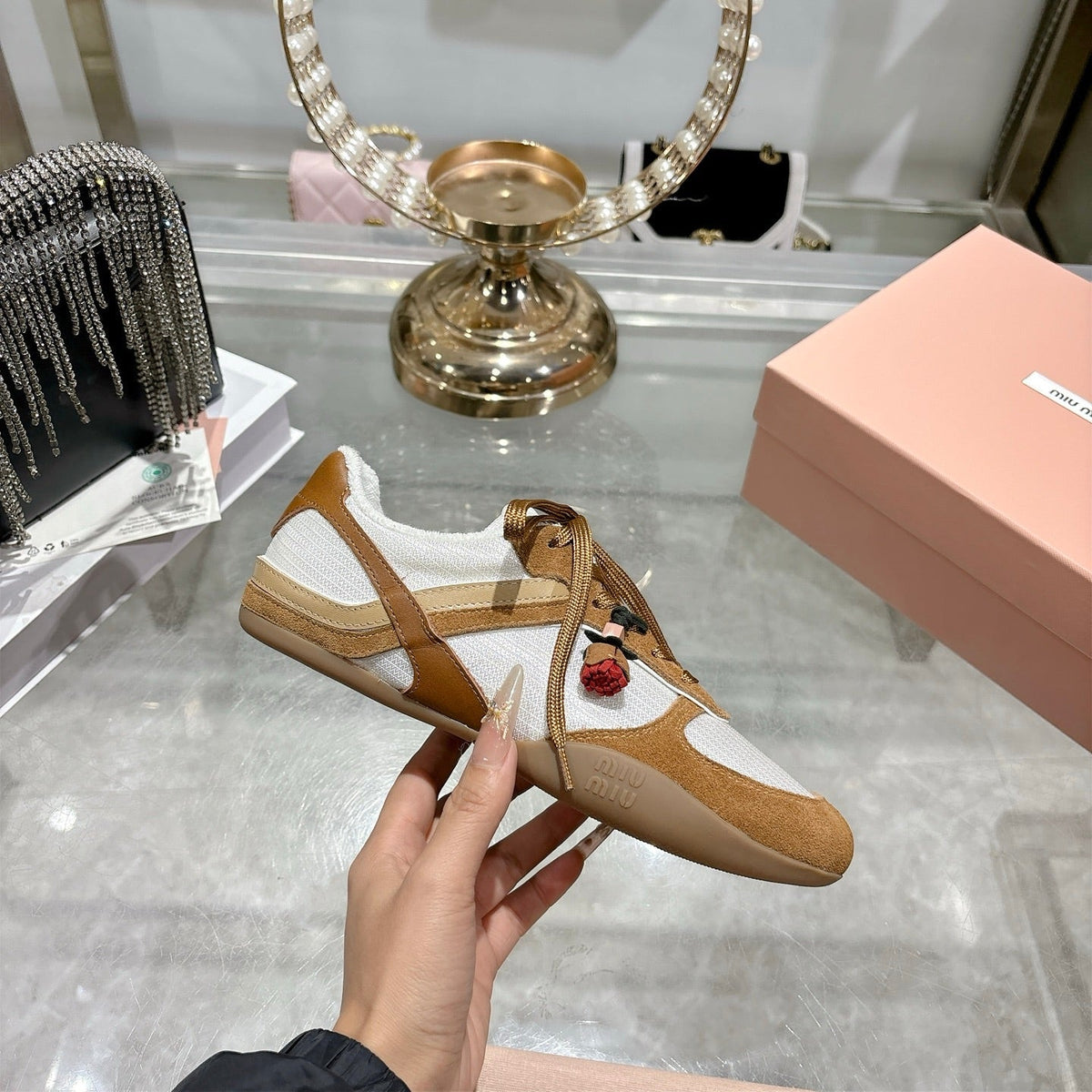 M-Sneakers
