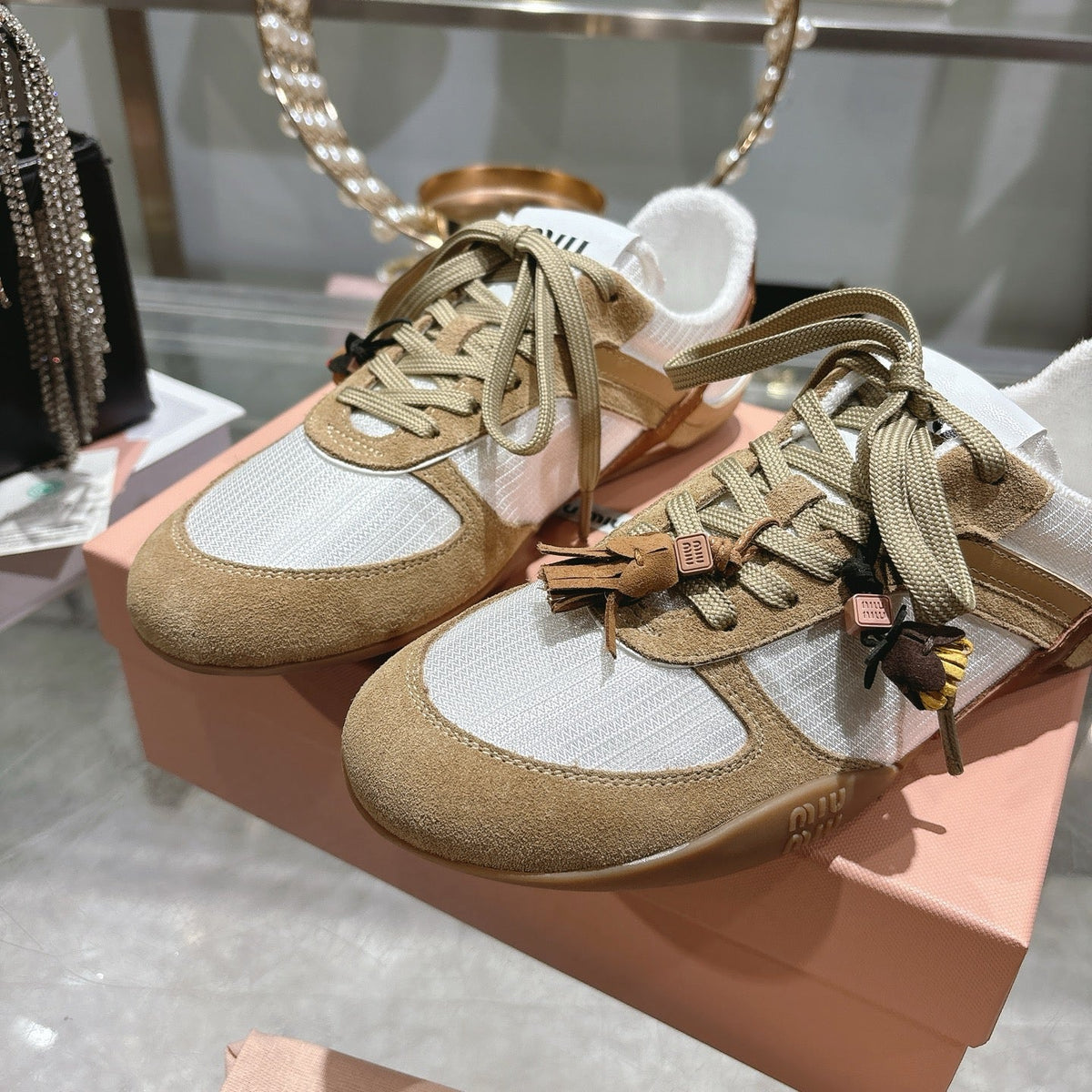 M-Sneakers